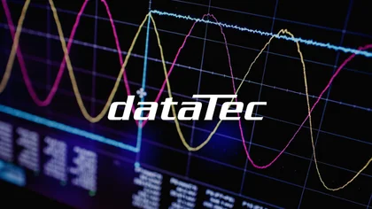 A testing technology monitor displays parabolic waveforms – symbolizing DataTec’s B2B platform relaunch with Shopware 6 and the integration of content and commerce