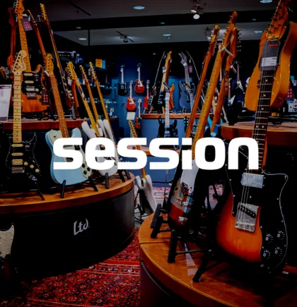 A music store filled with guitars and instruments, featuring the session logo – symbolizing the successful fusion of physical store experience and digital commerce enabled by NETFORMIC