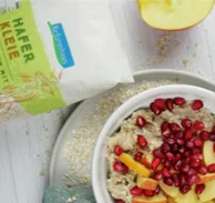 Darstellung eines Reformhausproduktes und einer Bowl mit Haferflocken und Obst.