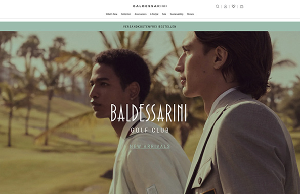 Bildschirmaufnahme vom Ahlers Online Shop. Foto von zwei Männern in Modekleidung, die in die Ferne blicken.