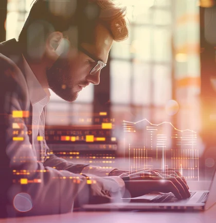 Mitarbeiter nutzt digitale Systeme zur Bereitstellung von Produktinformationen im digitalen Produktpass (DPP) und unterstützt Transparenz im Handel. Händler nutzt digitale Produktinformationen im digitalen Produktpass