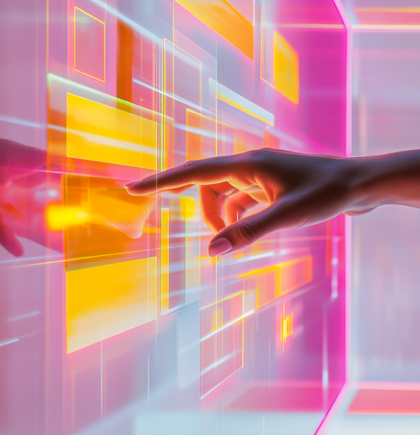 Eine Wand aus transparenten Rechtecken in pastelligem Gelb und Pink sowie 2 Hände , die die Rechtecke wie ein Touchpad  bedienen  | © NETFORMIC