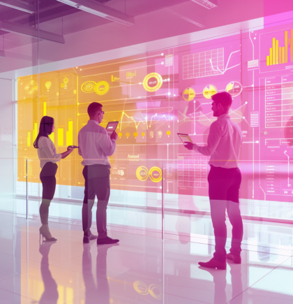 Drei Menschen vor einer riesigen gelb-pinken Touch-Screen-Wand mit leuchtenden Diagrammen & Daten-Analyse-Tools | © NETFORMIC