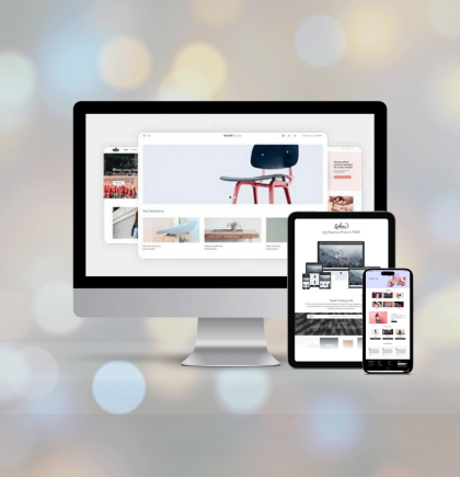 Laptop, Tablet und Handy mit unterschiedlichen Themes von Online Shops auf den Bildschirmen stehen auf dem grauen Hintergrund. Aufnahme von oben.