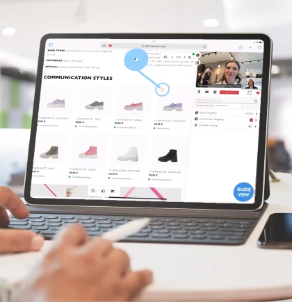 Shopware Beyond. Guided Shopping Tablet mit Tastatur mit Beispiel von Guided Shopping auf dem Bildschirm.